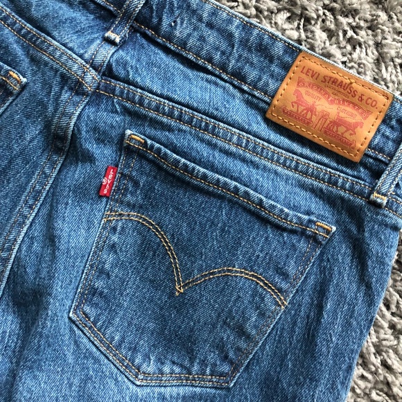 Levi’s 711 patches frayed hem light / medium wash - Picture 6 of 6